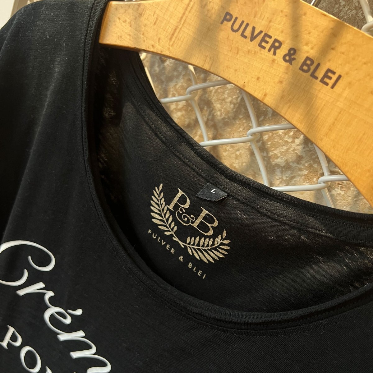 Crémant & Pommes - Fashion T-Shirt schwarz - Pulver & Blei