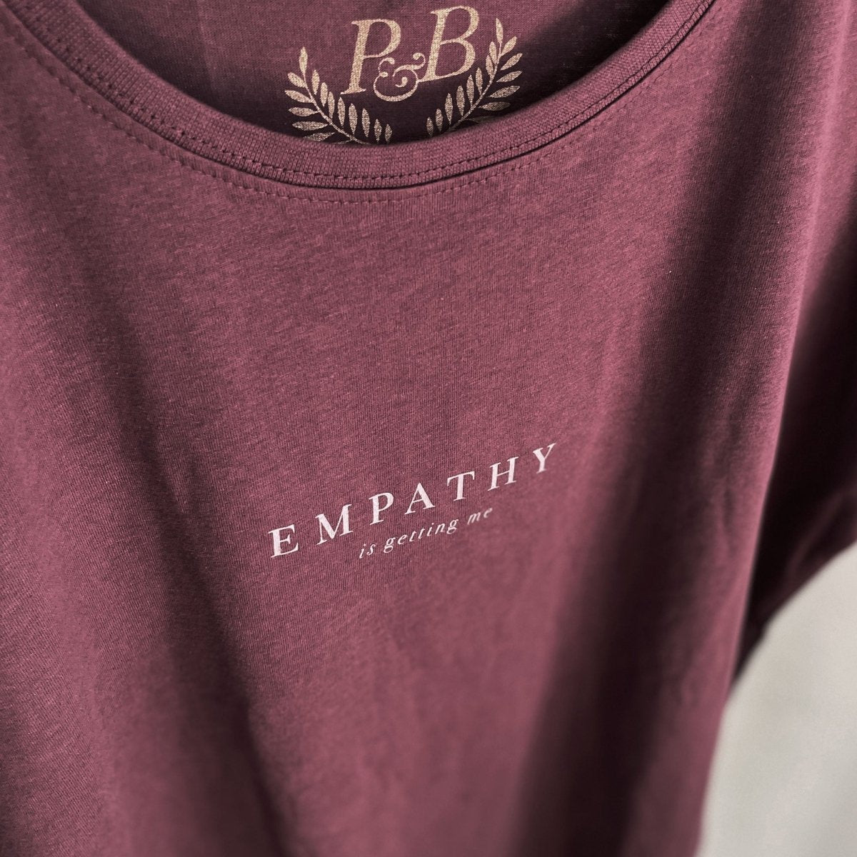Empathy is getting me - T-Shirt Bordeaux - Pulver & Blei