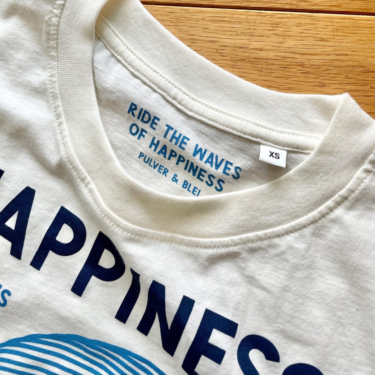 Happiness comes in Waves - Relax Cut Offwhite - Pulver & Blei