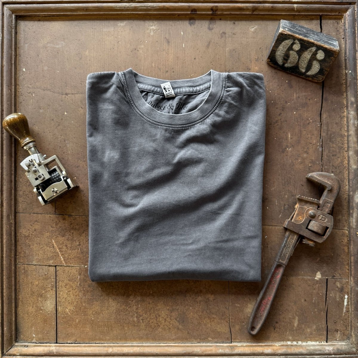 Heritage Signature T-Shirt - washed grey - Pulver & Blei