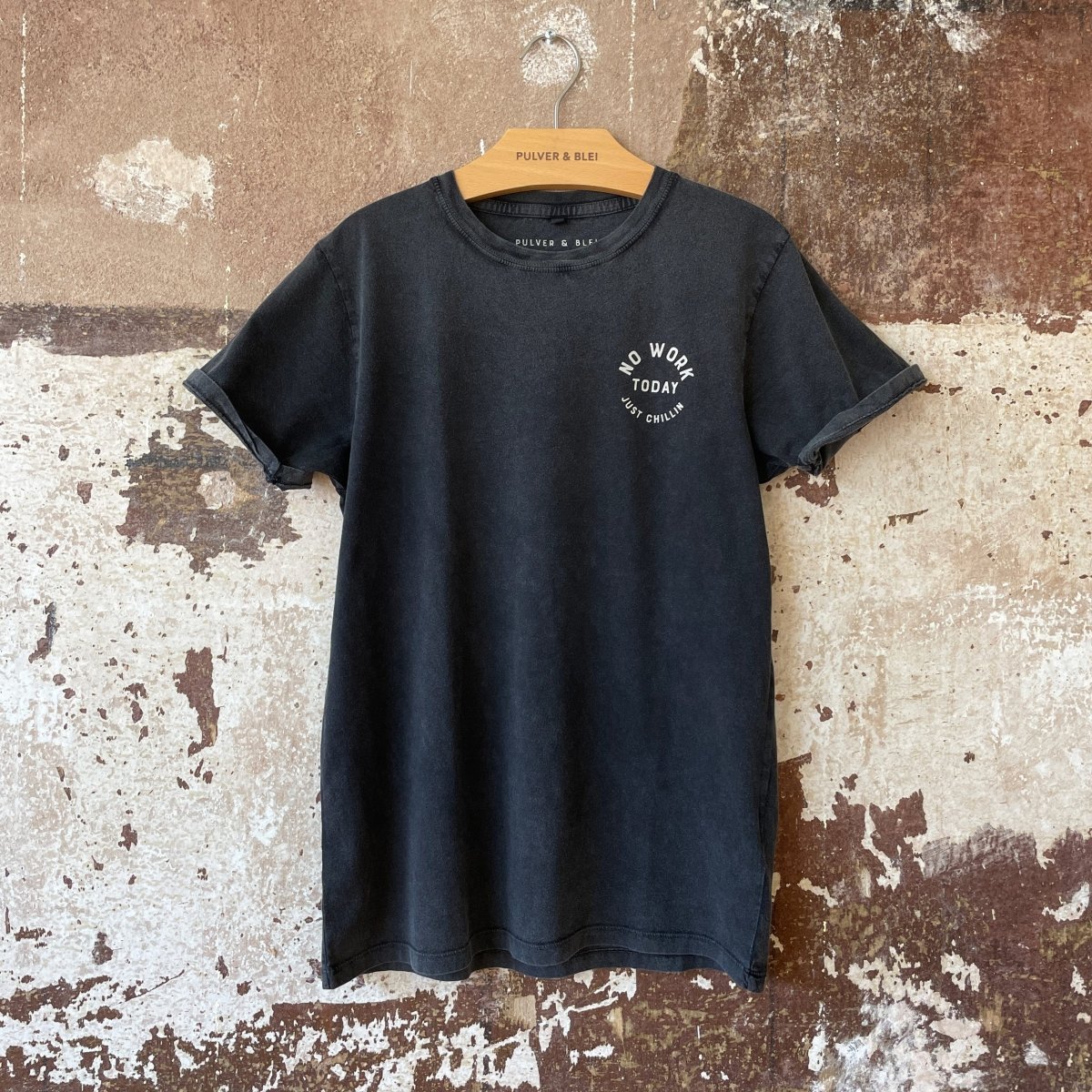 No Work Just Chillin - Black Vintage Tee - Pulver & Blei
