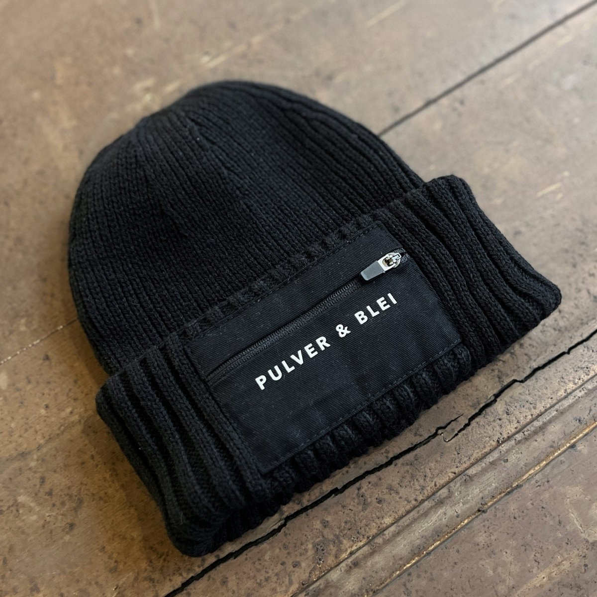 Pocket Rocket - Unisex Beanie in schwarz - Pulver & Blei