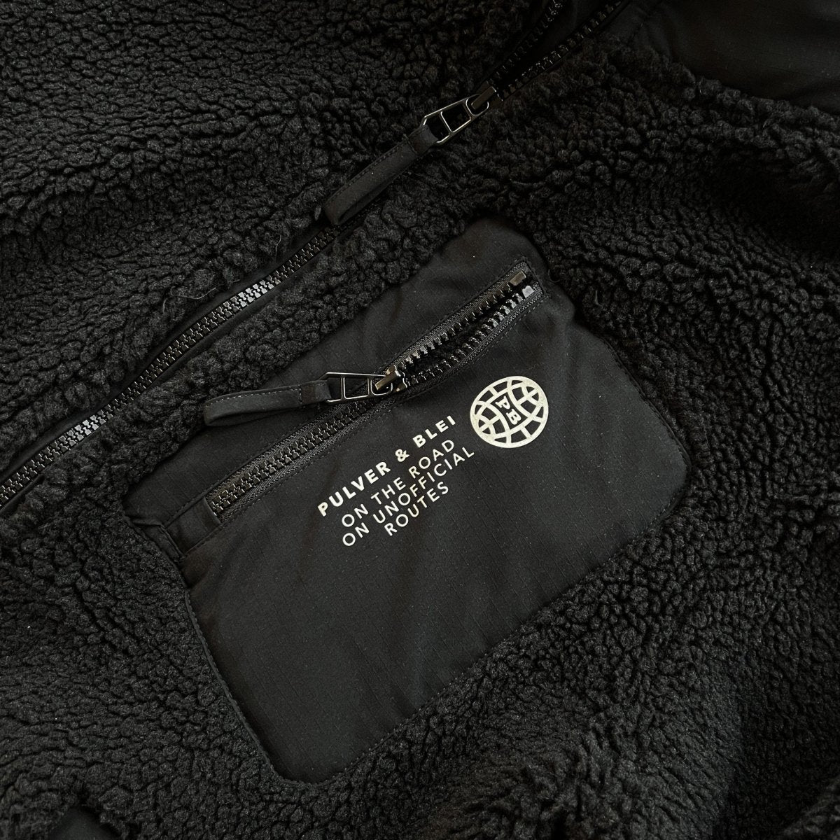 Teddy is back in Town Jacket - Pulver & Blei