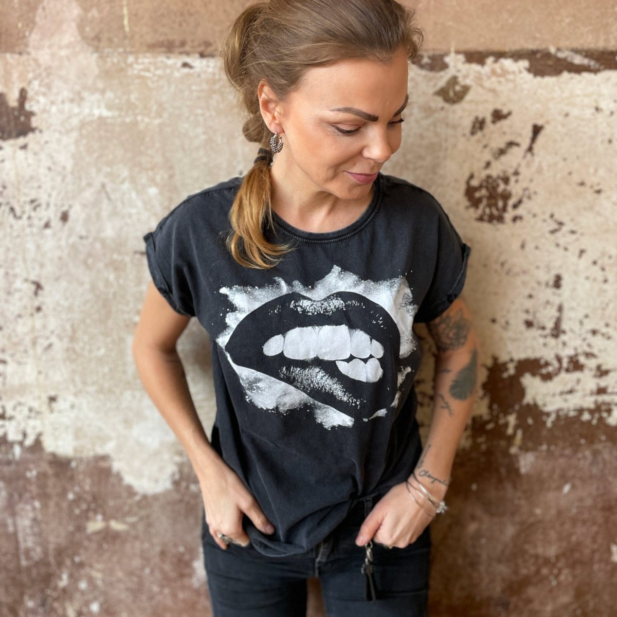 Bite my Lips - Black Vintage T-Shirt - Pulver & Blei