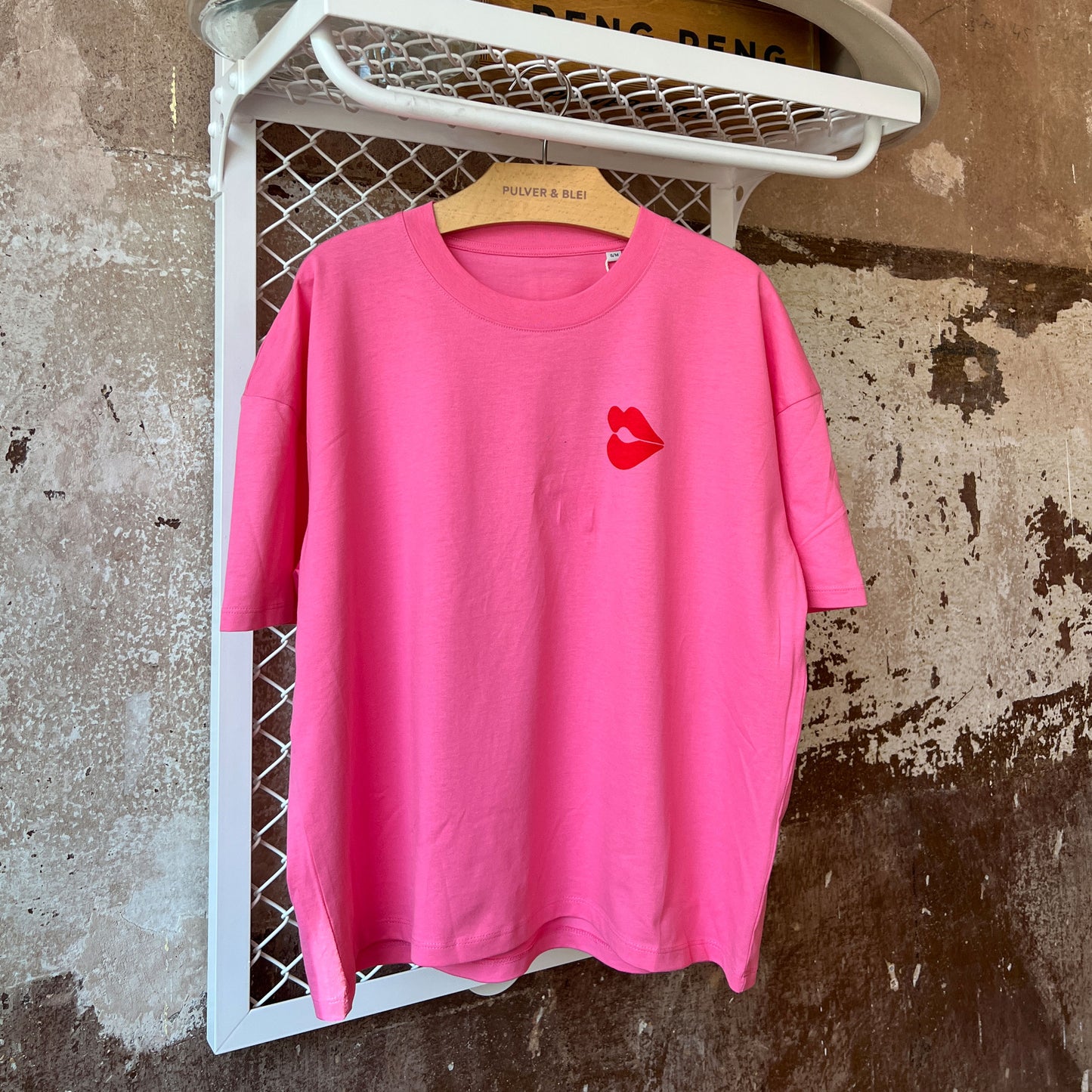 Kissing &amp; Rosé - Oversize T-Shirt Pink