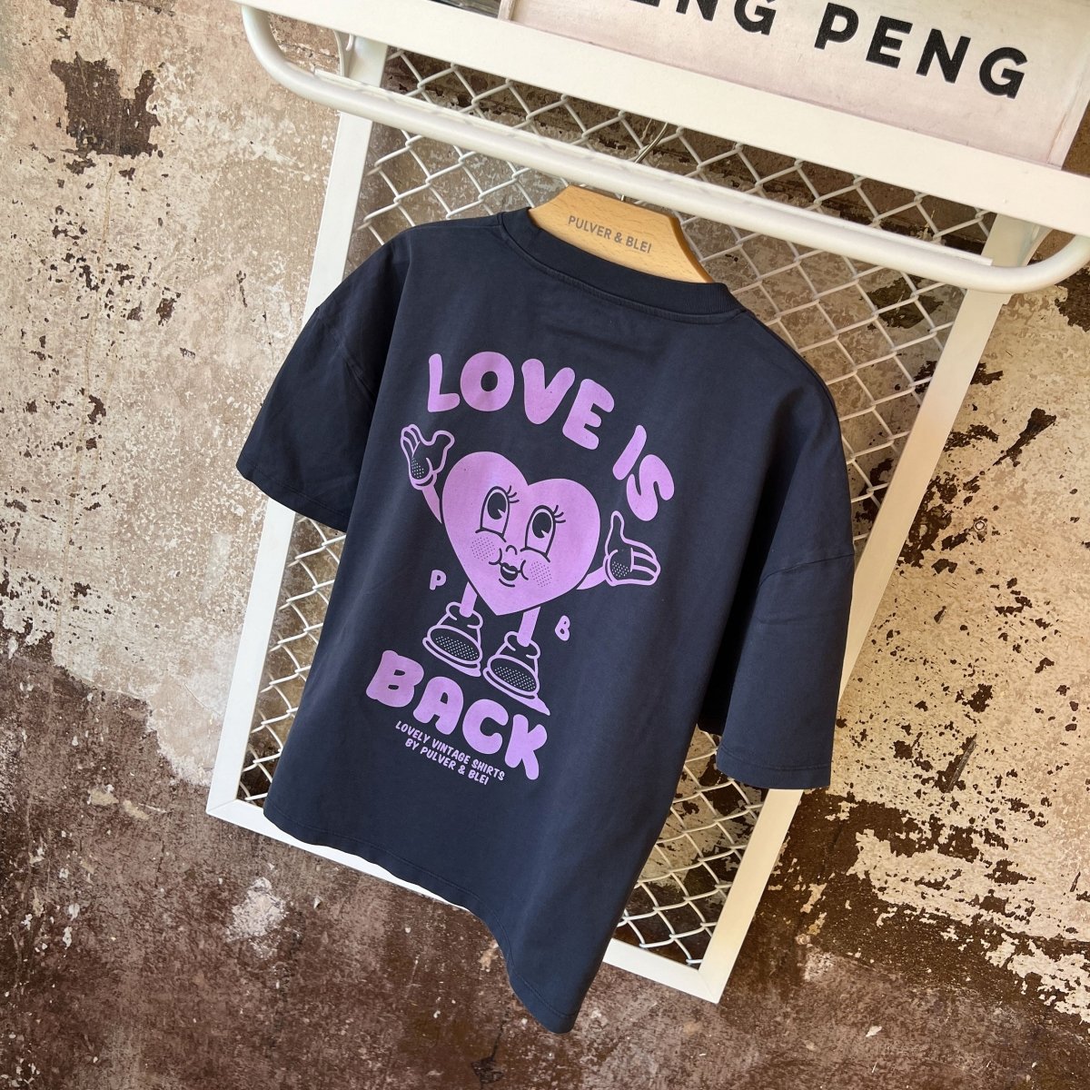 Love is Back - Womans Oversize Washed Navy - Pulver & Blei