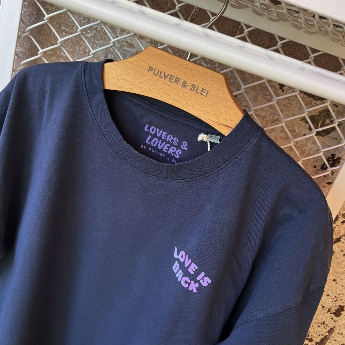 Love is Back - Womans Oversize Washed Navy - Pulver & Blei