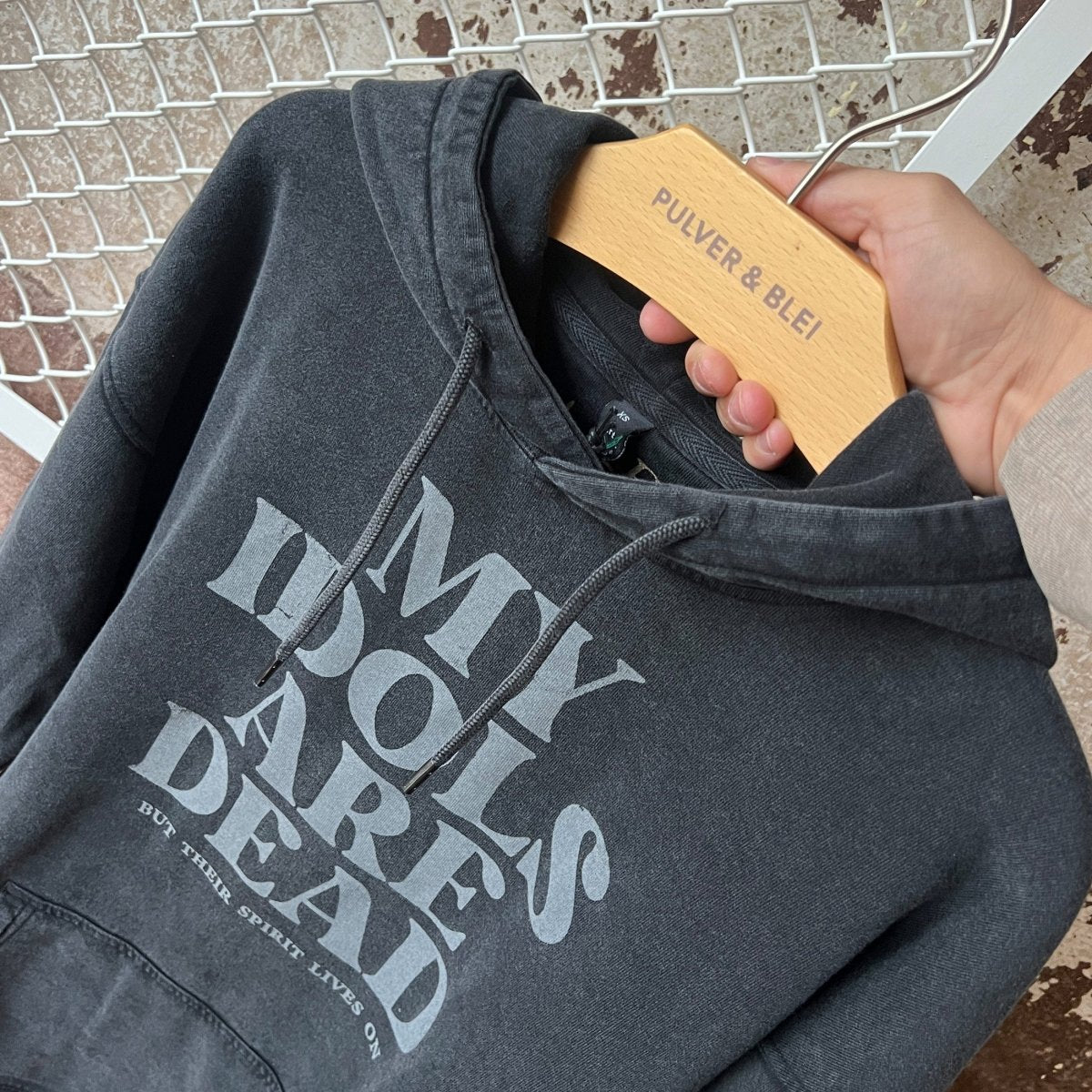 My Idols are Dead - Washed Black Hoodie - Pulver & Blei