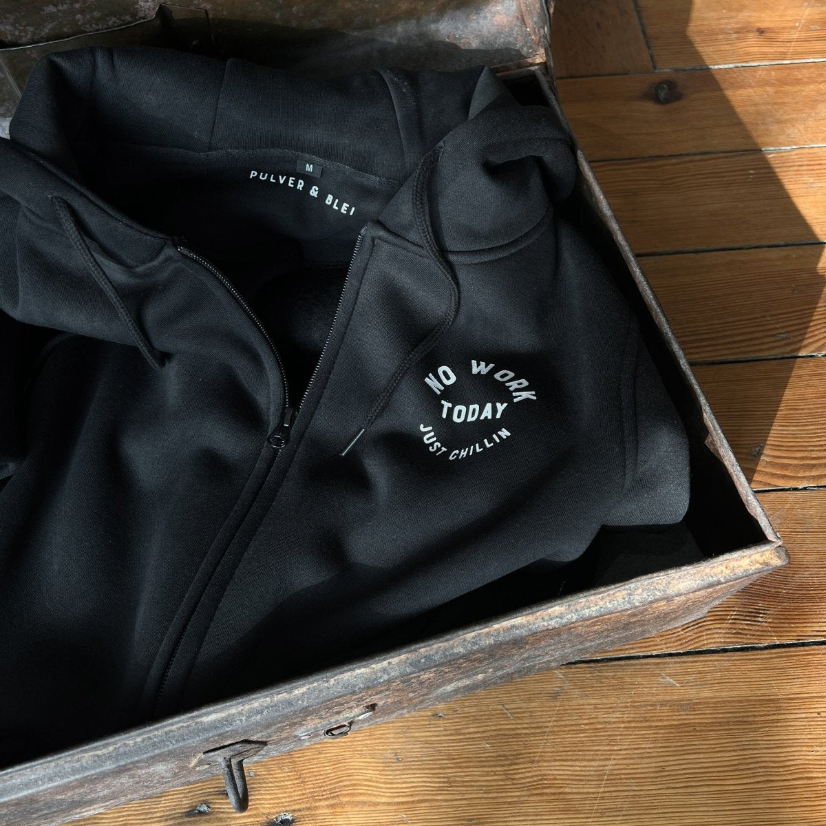 No Work - Just Chillin - Kapuzenjacke schwarz - Pulver & Blei