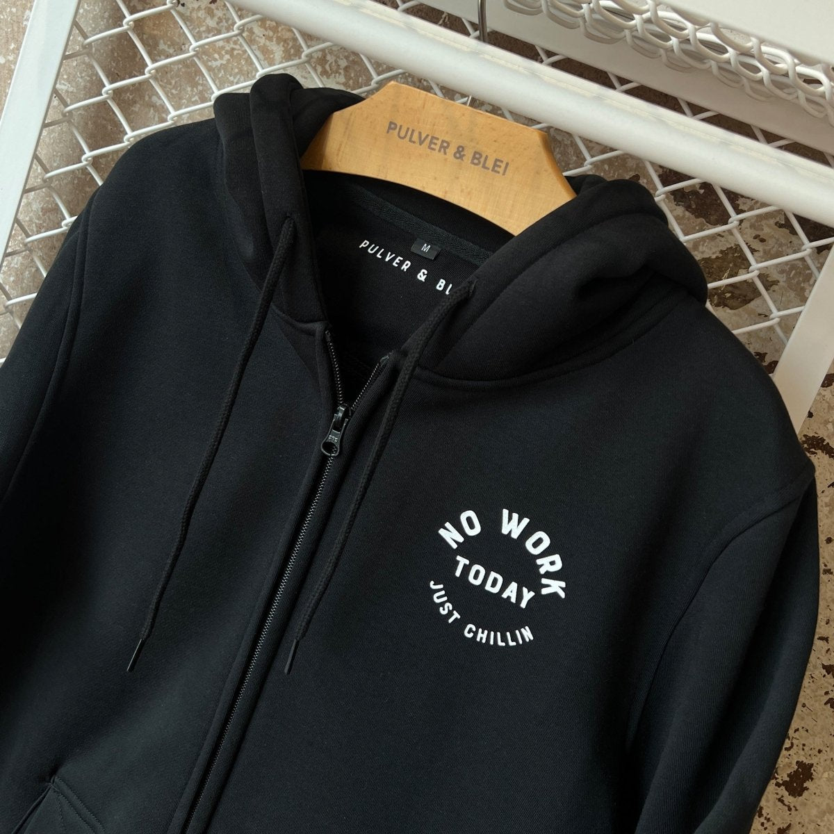 No Work - Just Chillin - Kapuzenjacke schwarz - Pulver & Blei