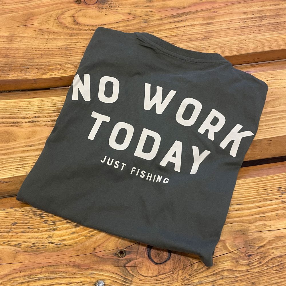 No Work Just Fishing - T-Shirt Dark Oliv - Pulver & Blei