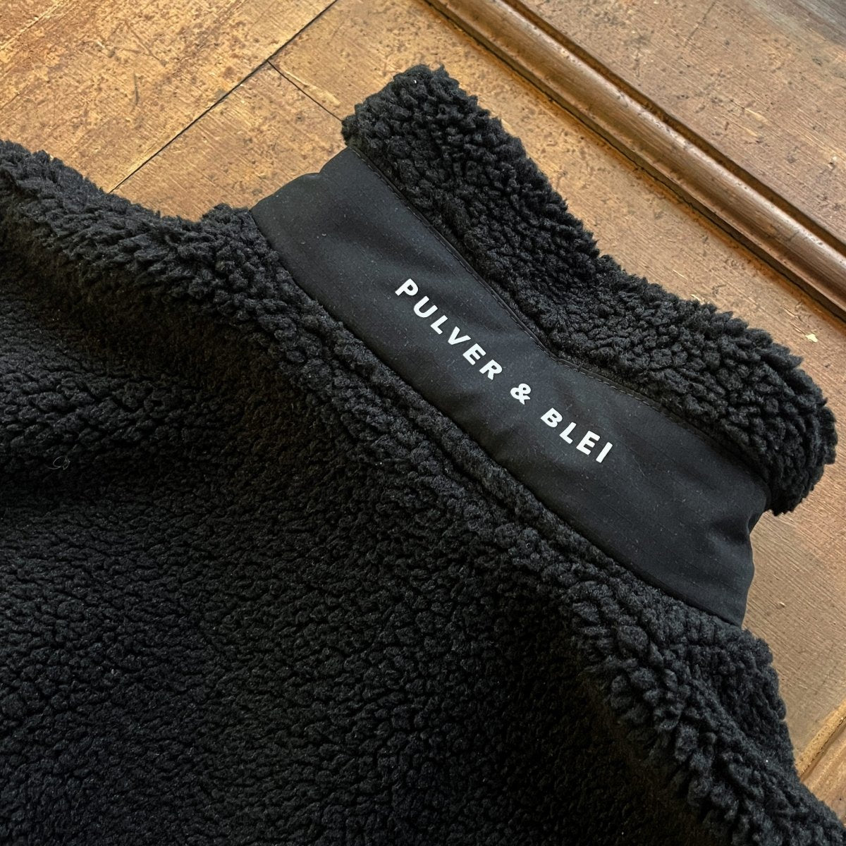 Teddy is back in Town Jacket - Pulver & Blei