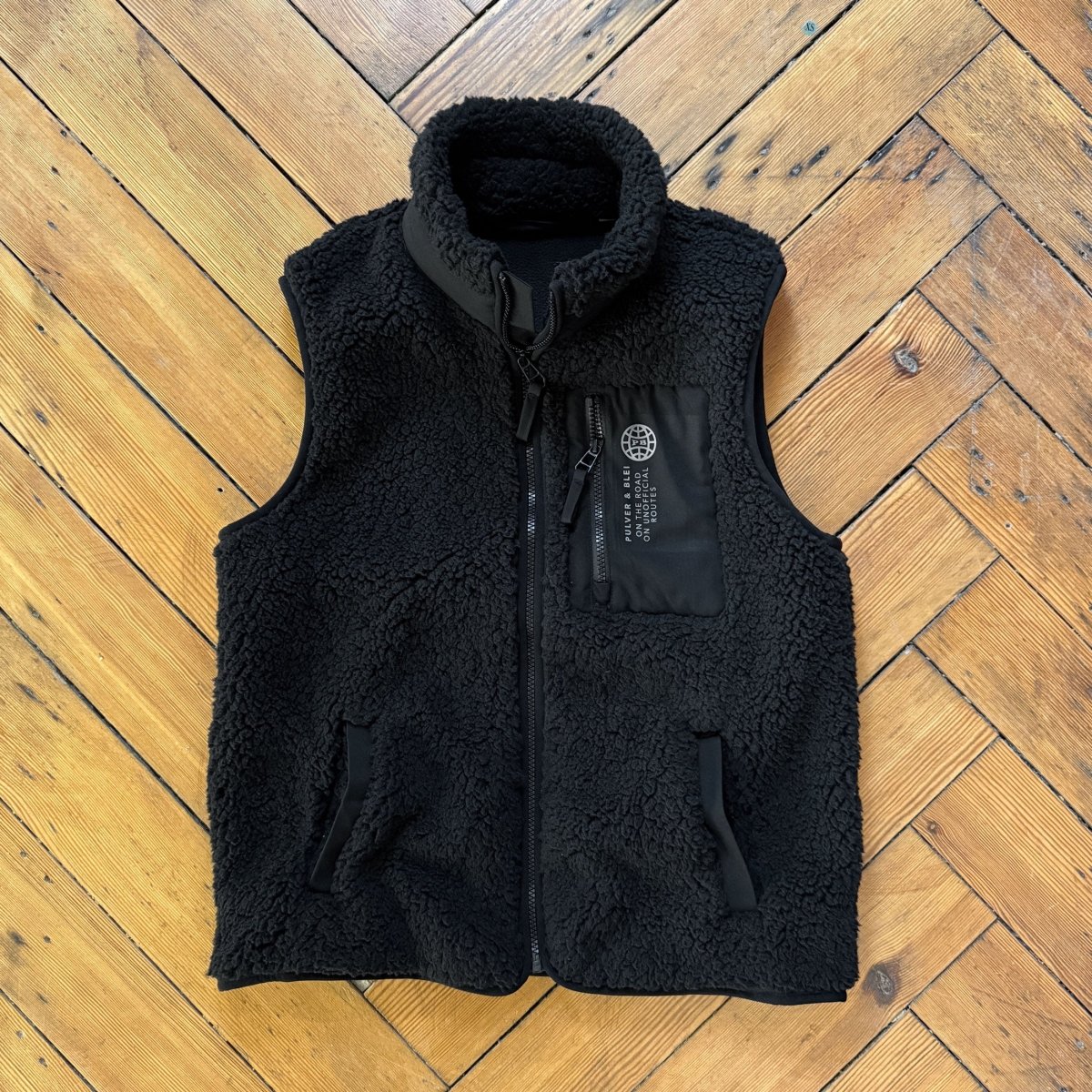 Teddy is Back - Weste Black - Pulver & Blei