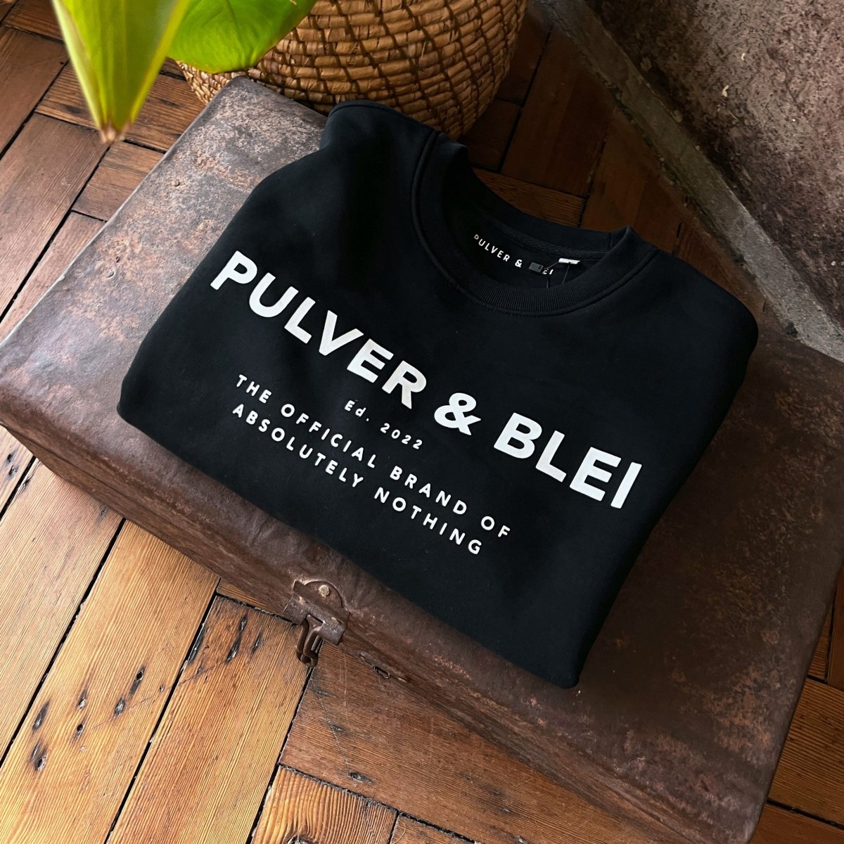 Unofficial Sweater Black Edition 2024 - Pulver & Blei