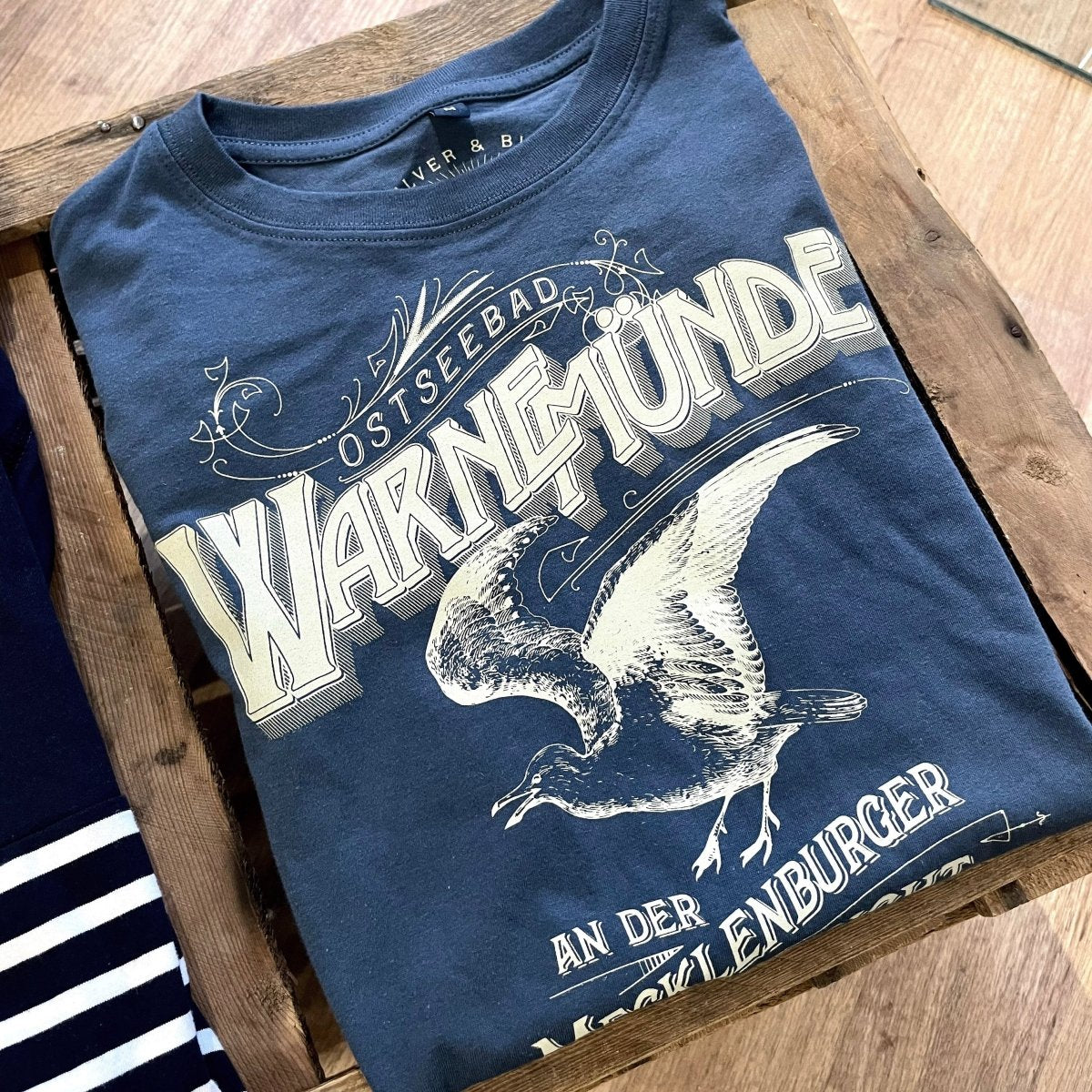 Warnemünde Hommage Denimblau - Pulver & Blei